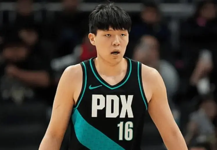 Bet365体育集团-杨瀚森G联赛半场出战15分钟，得到10分10篮板2助攻1盖帽