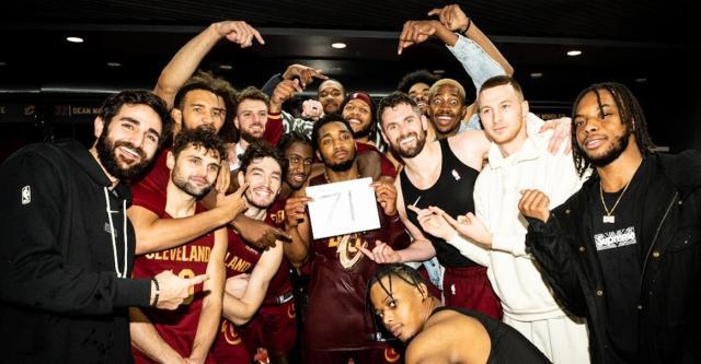 1673337780300026068.jpg Bet365体育集团-【观察】赛季过半!官方最新实力榜 湖人冲到第15