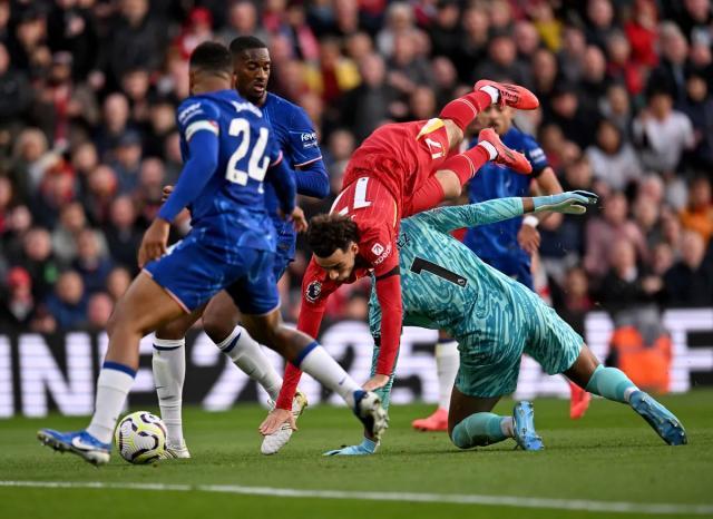 【英超】萨拉赫传射，利物浦2-1切尔西，4连胜返榜首