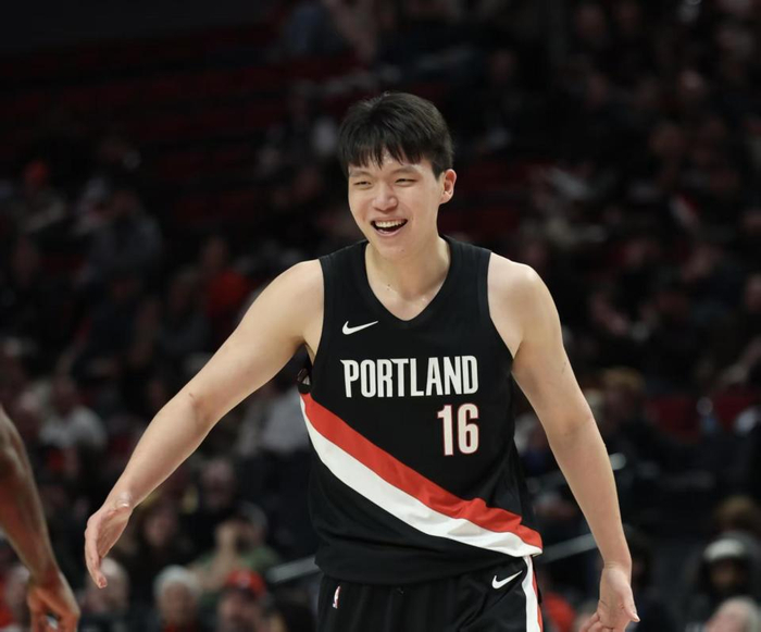 Bet365体育官网-开拓者5人非卖：杨瀚森在列！新老板很理性，小杨大概率打世预赛|罗伯特·威廉姆斯三世|罗伯特-威廉姆斯|俄克拉荷马雷霆队|波特兰开拓者队|尼古拉-约基奇_新浪体育_新浪新闻