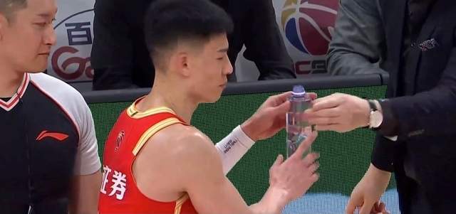 Bet365体育官网-广厦赢球第一奇兵!林秉圣7中5末节送关键5分,赛后王博亲自递水