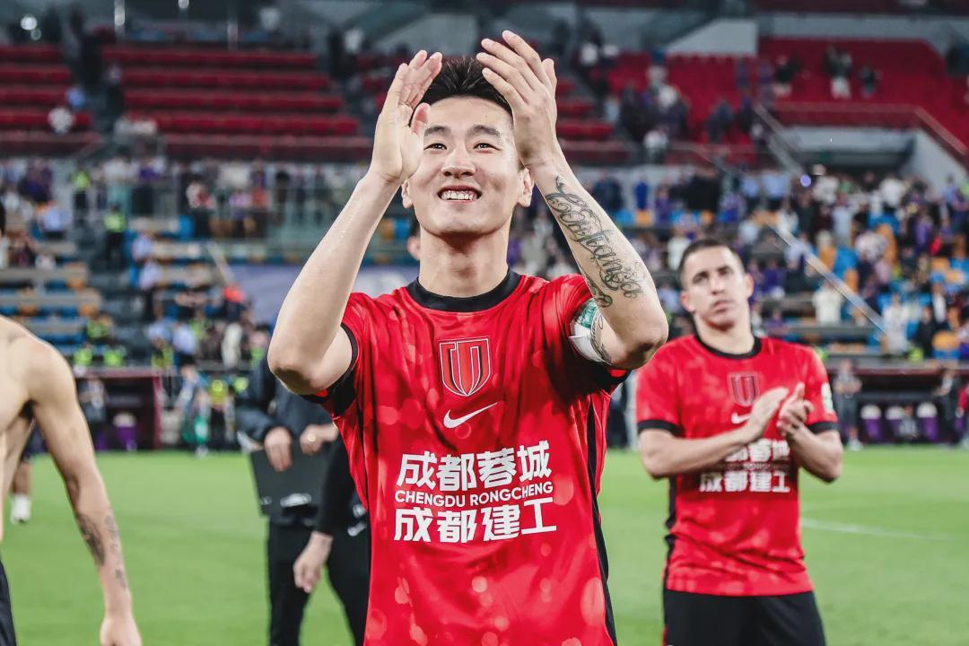Bet365体育官网-韦世豪张玉宁迎爆发期！国足两大王牌全面蜕变，亚洲杯值得期待